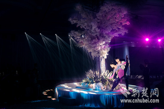 武漢婚禮秀趕早開場&ldquo;搶灘&rdquo;婚嫁旺季_荊楚網