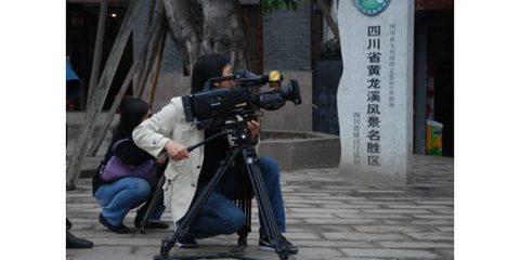 專業(yè)團(tuán)隊策劃與制作電視專題片、企業(yè)形象宣傳片、各類紀(jì)錄片、微電影、影視劇,制作并投放影視廣告、影視劇廣告、電視廣告,文化創(chuàng)意產(chǎn)業(yè)項目,文化藝術(shù)交流,市場營銷策劃,企業(yè)形象策劃,藝人宣傳推廣包裝,報紙等